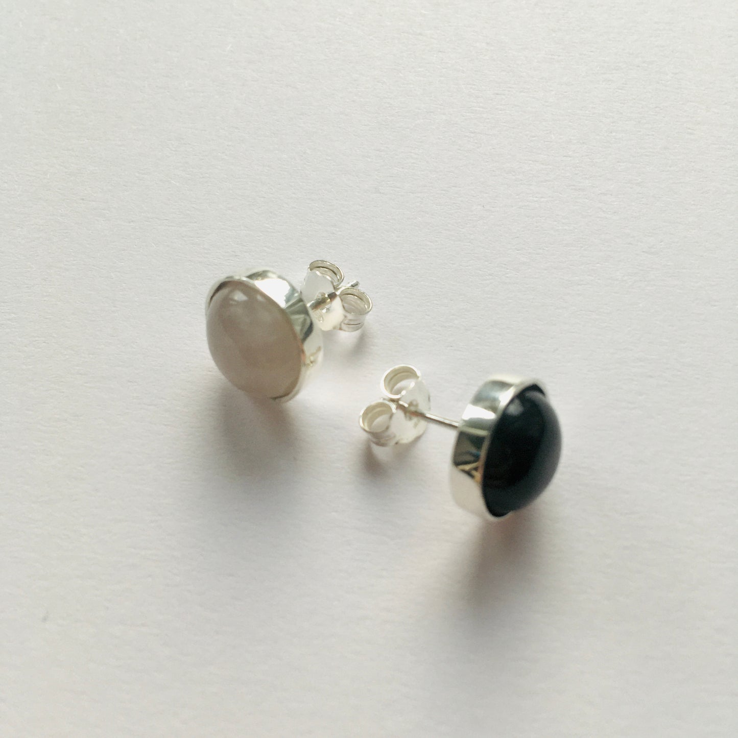 Pop. Ear studs with rose quartz and onyx