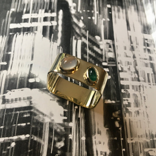 Mies ring in gold with emerald and moonstone