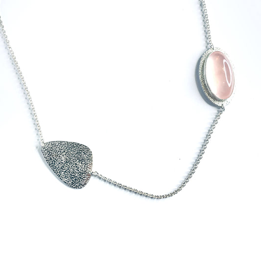 Zilveren collier met rozenkwarts